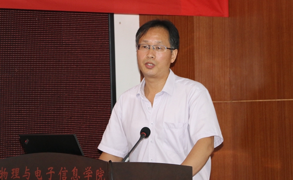 院长张长森主持会议并代表学院作自评汇报.jpg 院长张长森主持会议并代表学院作自评汇报.jpg